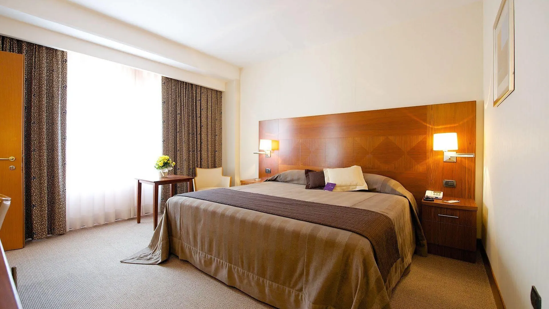 Отель Four Points By Sheraton Сиена